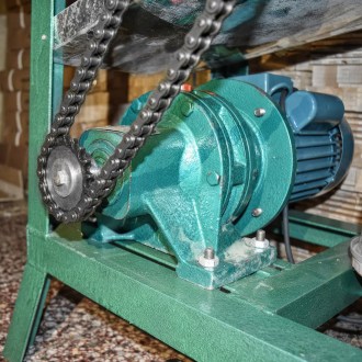 Pressa elettrica per fogli cerei