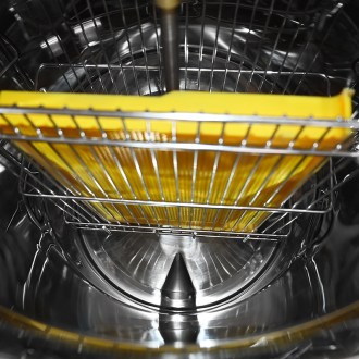 Estrattore di miele Mellarius MaxiLine 2 telai radiali con motore elettrico 230V P40